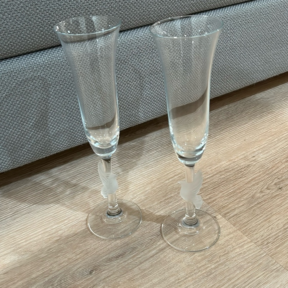 Set of 2 - Glass Crystal “Wings” Clear Champagne Flutes w/ Frosted Dove Stem​